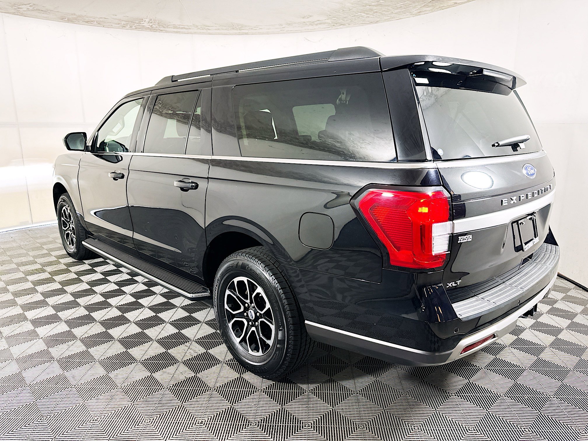 Used 2023 Ford Expedition Max XLT RWD image 5