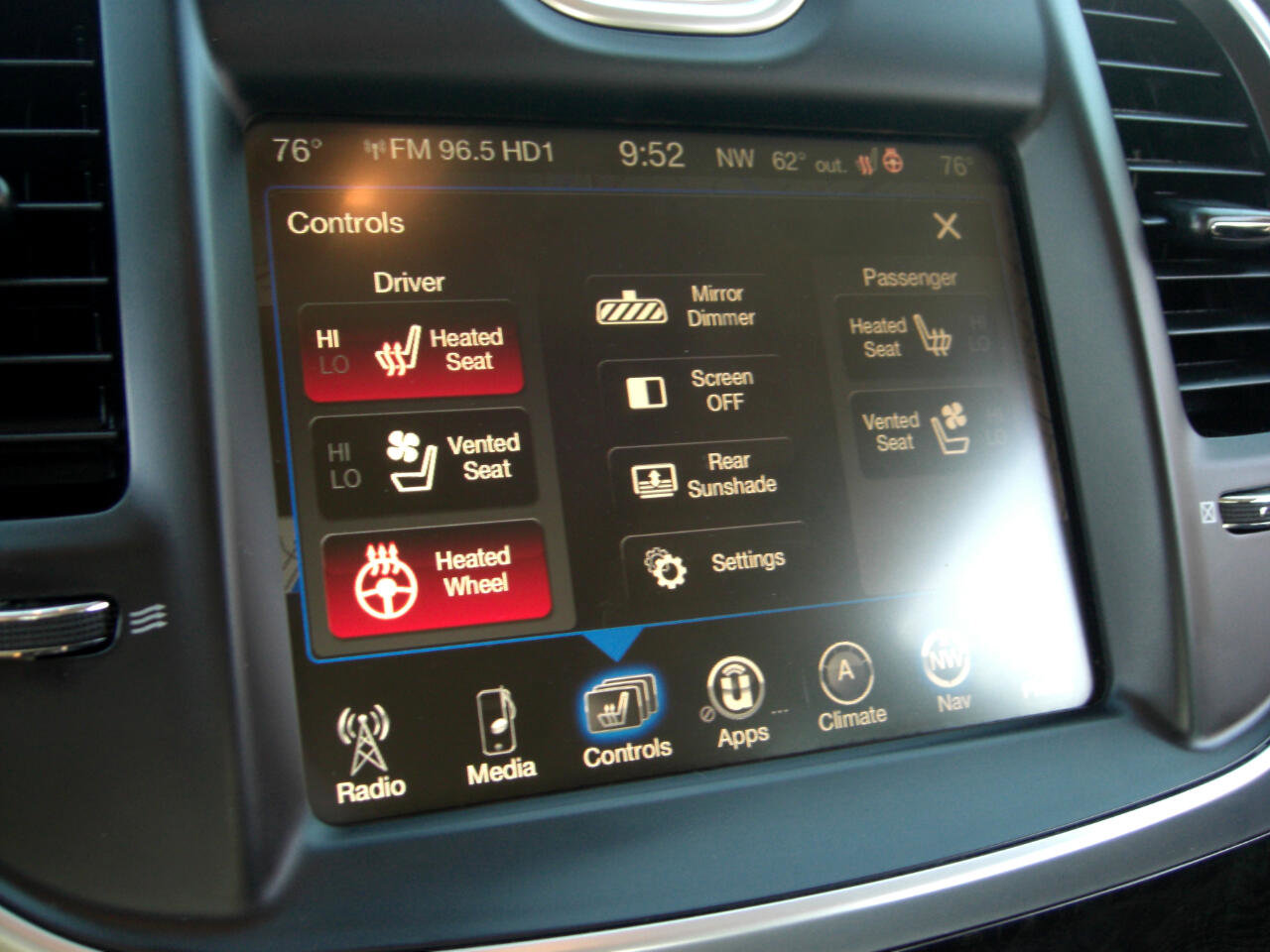 Used 2016 Chrysler 300 C image 21