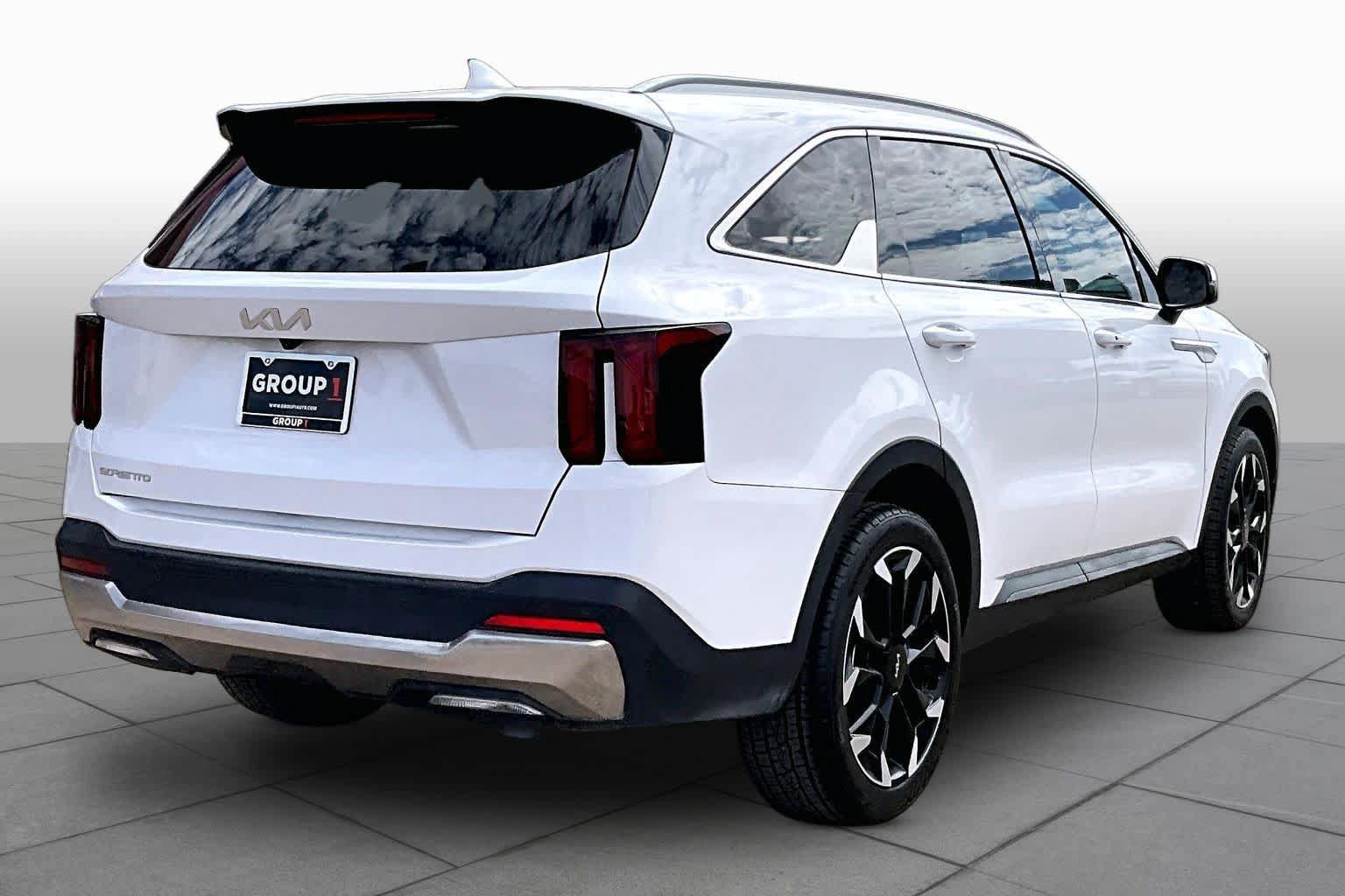 Certified 2025 Kia Sorento EX w/ Panoramic Sunroof Package FWD image 13