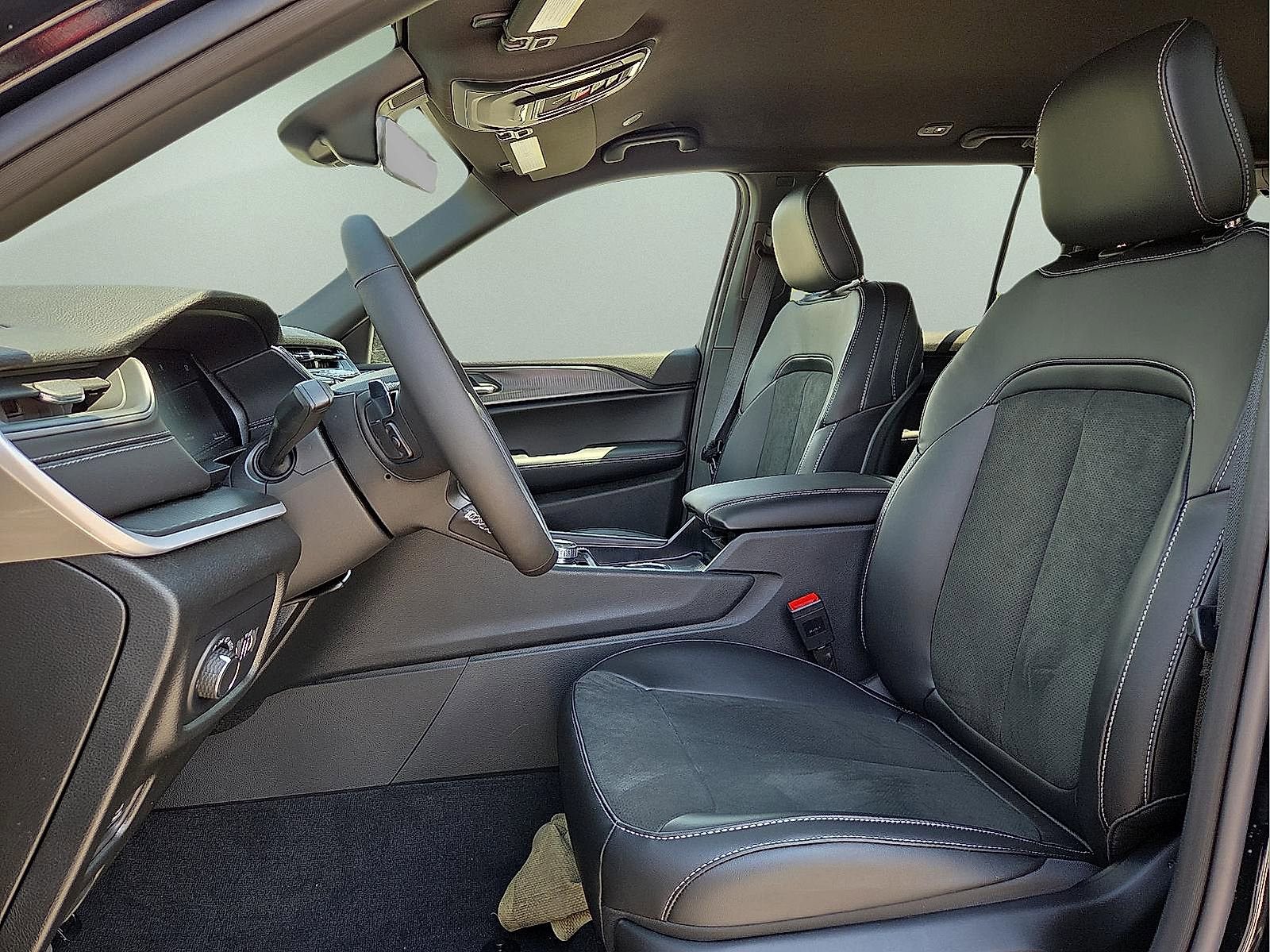 New 2025 Jeep Grand Cherokee Altitude image 14