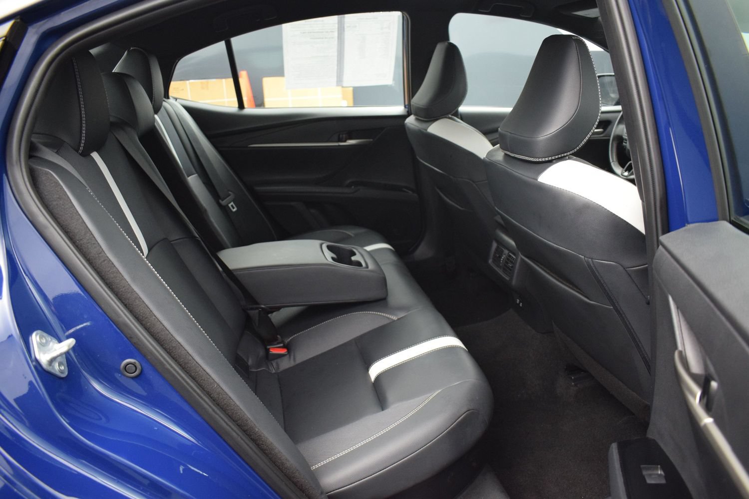 Used 2025 Toyota Camry SE FWD image 11