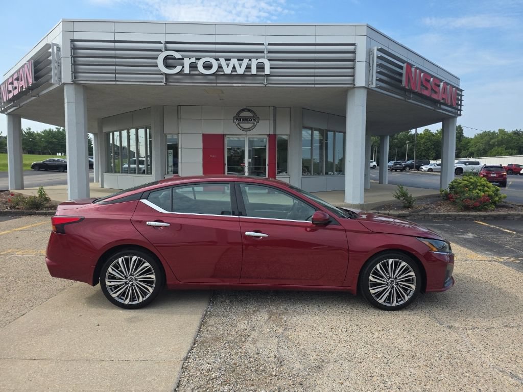 Used 2025 Nissan Altima 2.5 SL FWD image 2