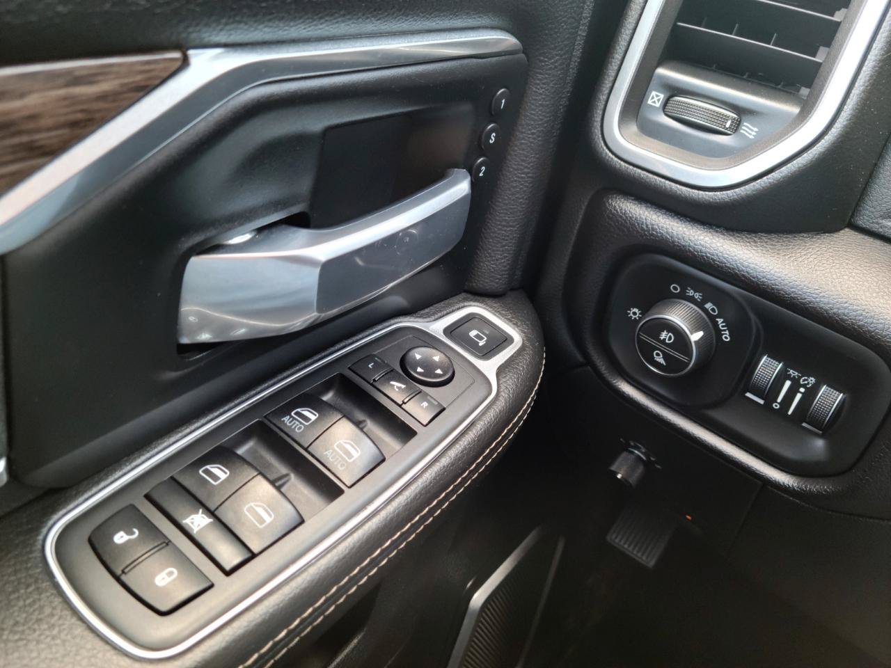Used 2021 RAM 2500 Laramie AWD/4WD image 12