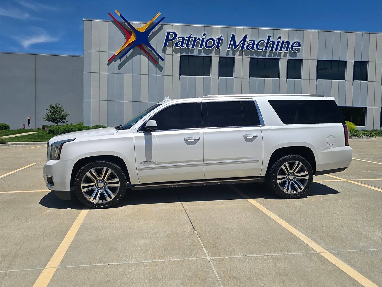 Used 2018 GMC Yukon XL Denali w/ Denali Ultimate Package AWD/4WD image 2