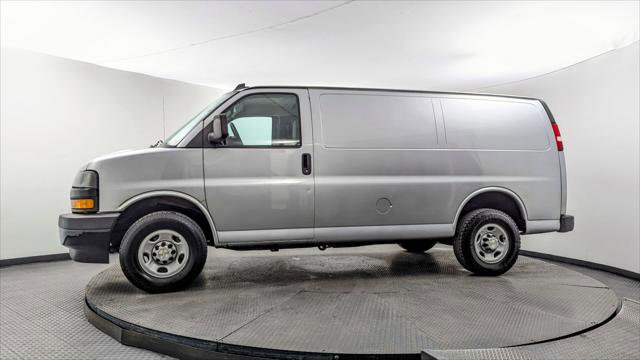 Used 2024 Chevrolet Express 2500 w/ Driver Convenience Package RWD image 3