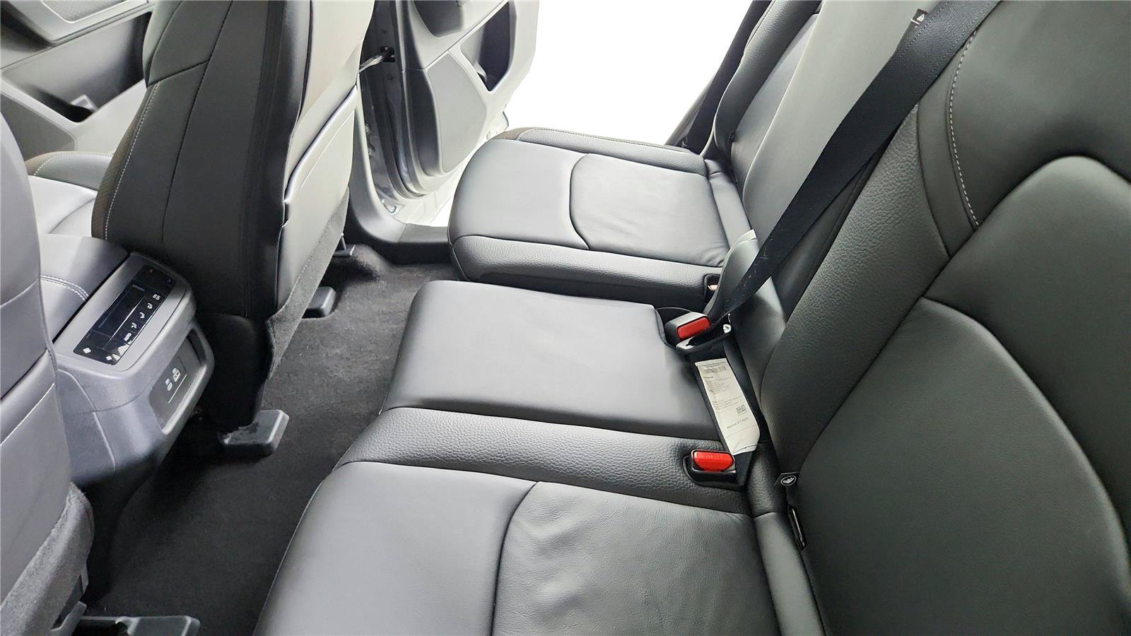 Used 2025 Nissan Pathfinder SL FWD image 22