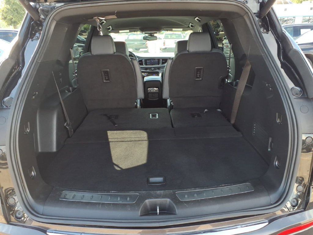 Used 2024 Buick Enclave Essence AWD/4WD image 8