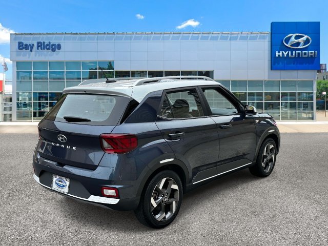 Used 2025 Hyundai Venue Limited FWD image 4