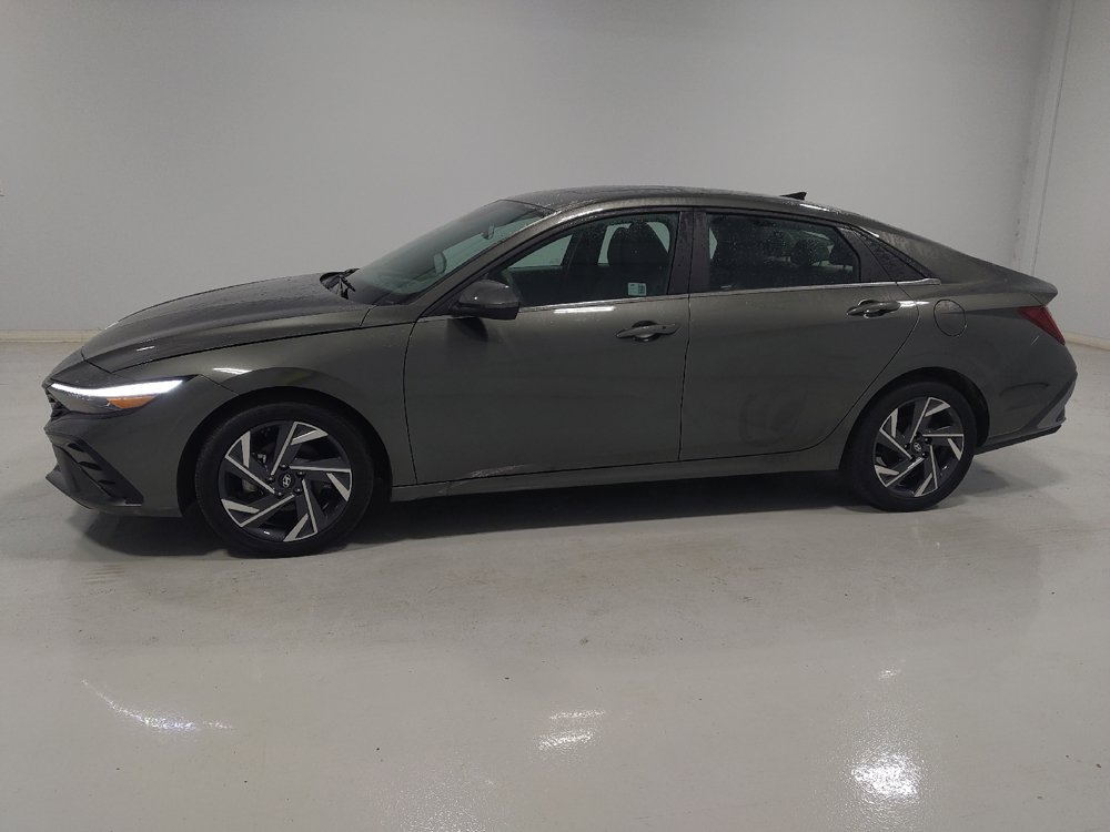 Used 2024 Hyundai Elantra SEL w/ Convenience Package FWD image 2