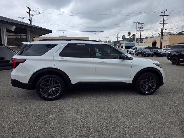 Used 2025 Ford Explorer ST AWD/4WD image 3