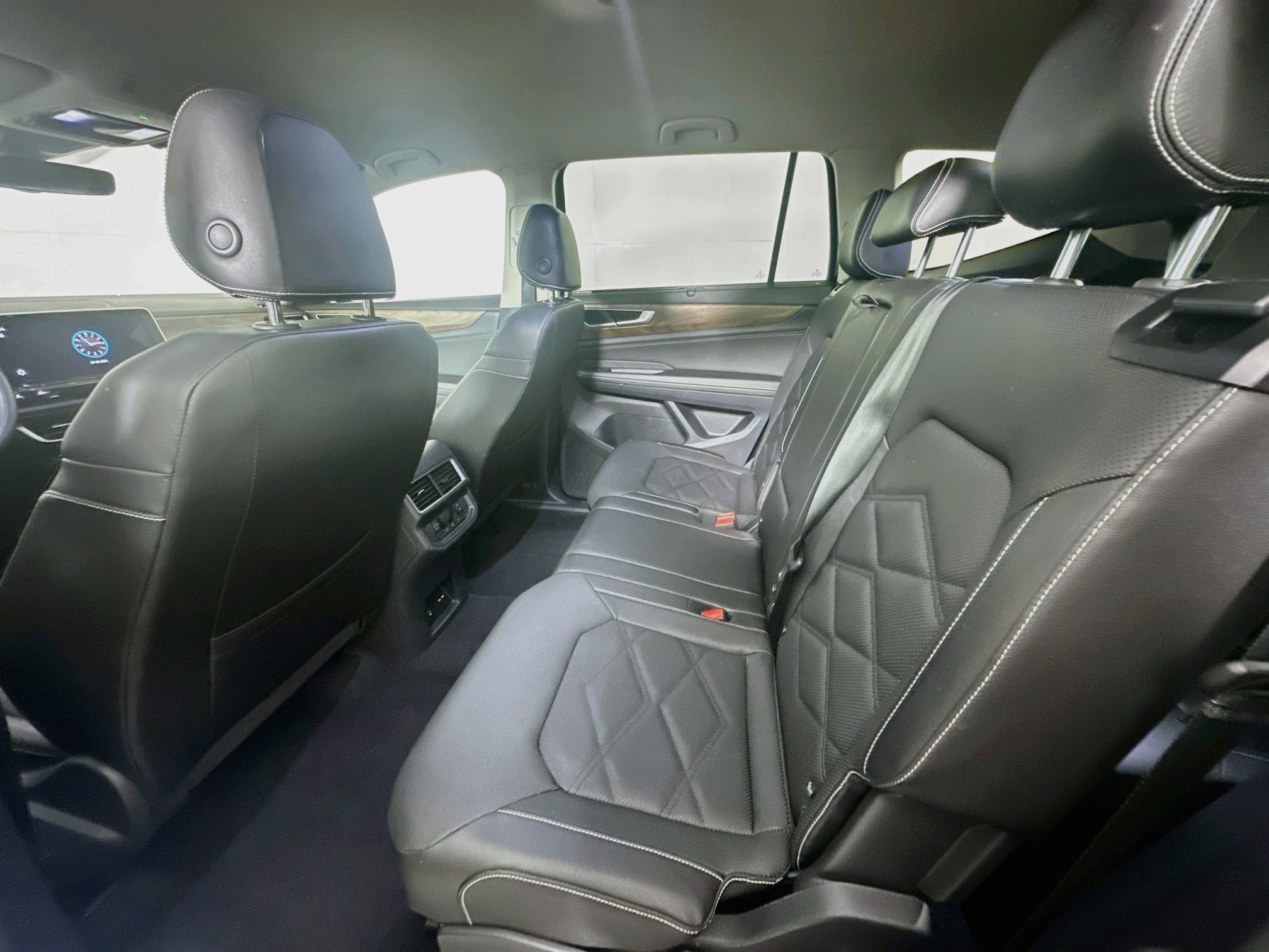 Used 2025 Volkswagen Atlas SE FWD image 27