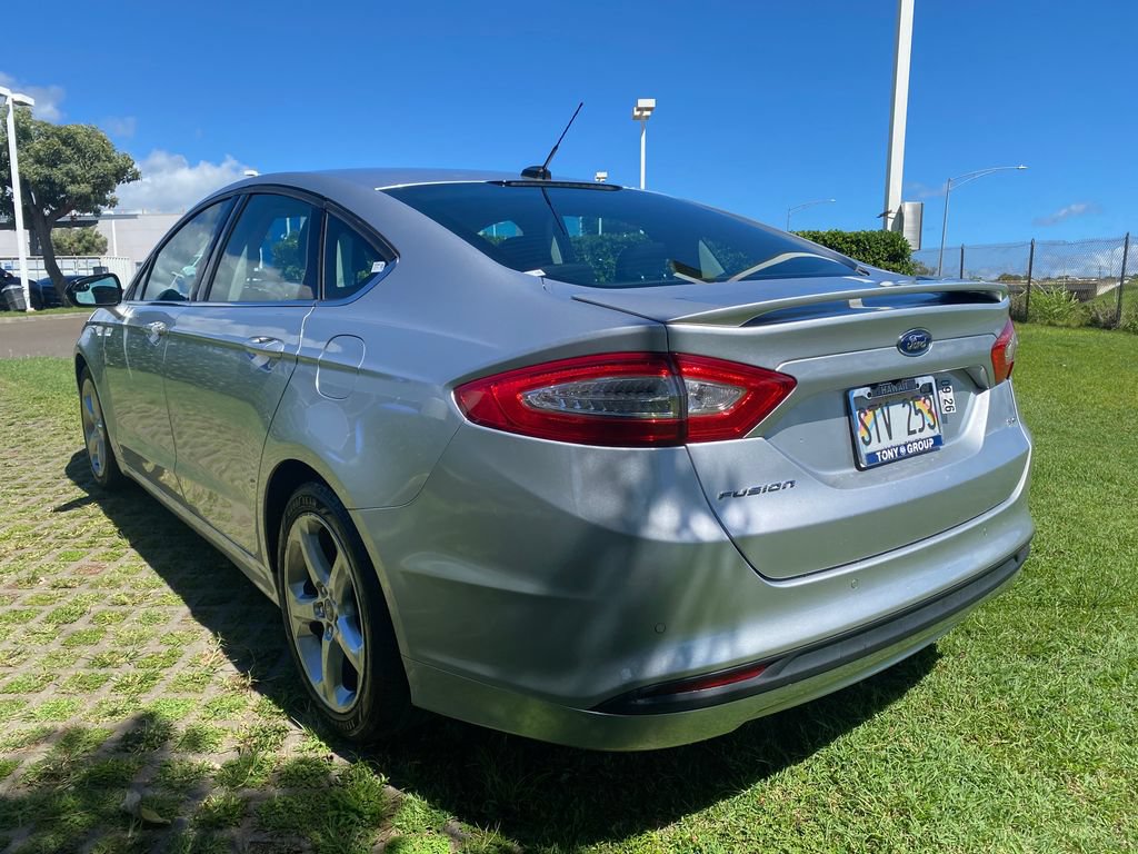 Used 2016 Ford Fusion SE FWD image 5
