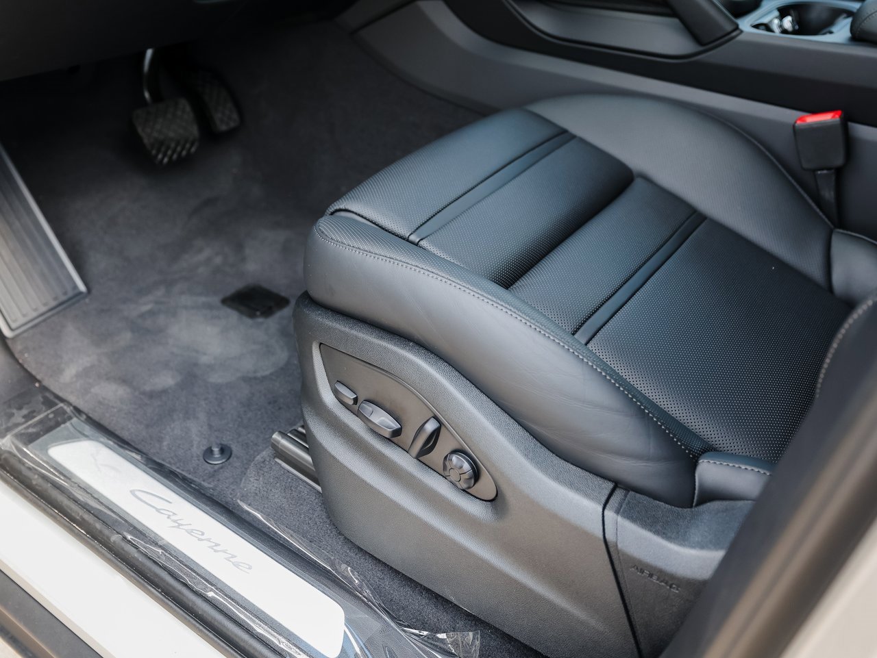 New 2025 Porsche Cayenne E-Hybrid Coupe image 14