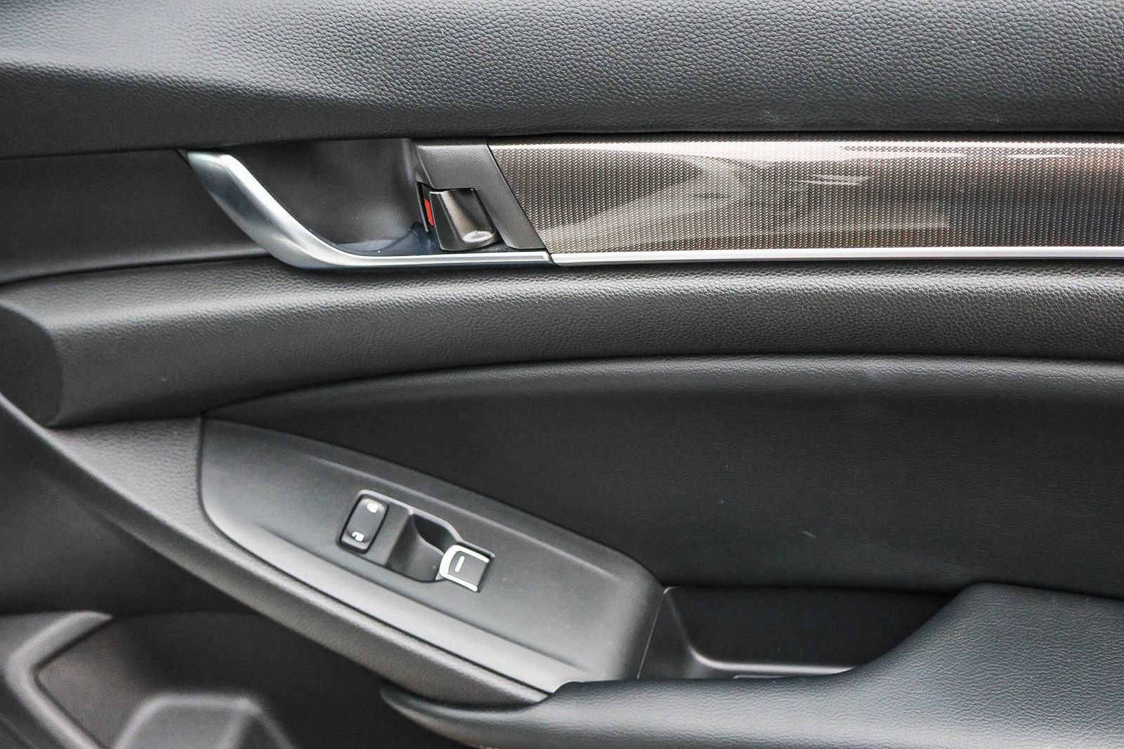 Used 2018 Honda Accord Sport image 19