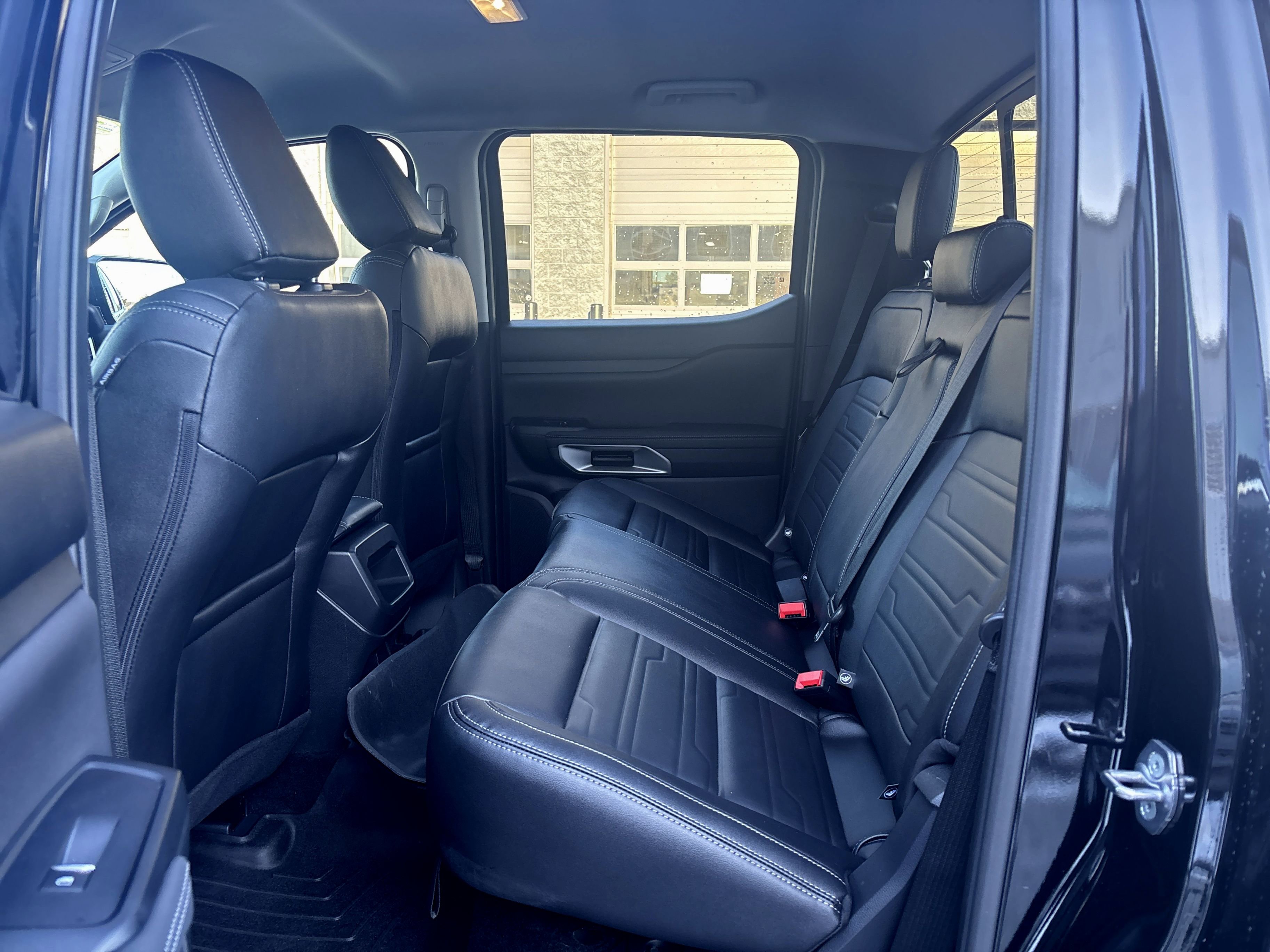 Used 2025 Ford Ranger Lariat w/ Trailer Tow Package image 7