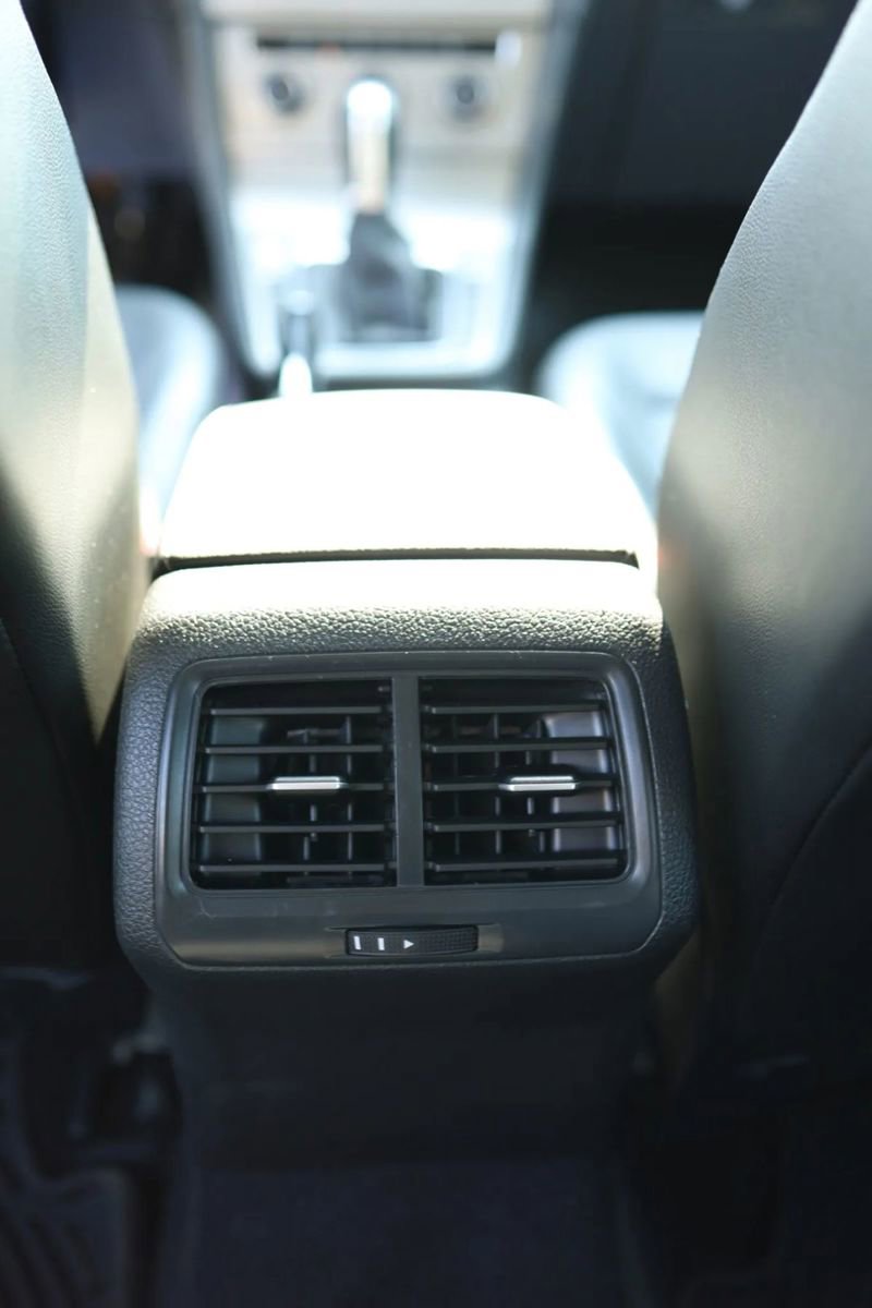 Used 2016 Volkswagen Golf SE image 27