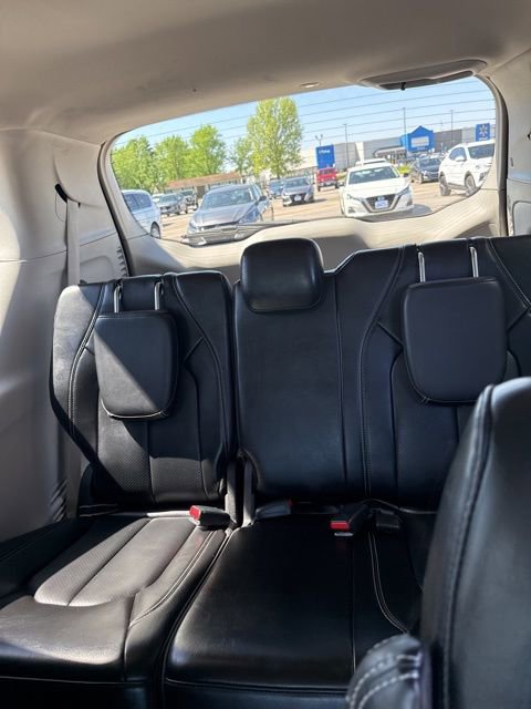 Used 2023 Chrysler Pacifica Touring-L FWD image 16