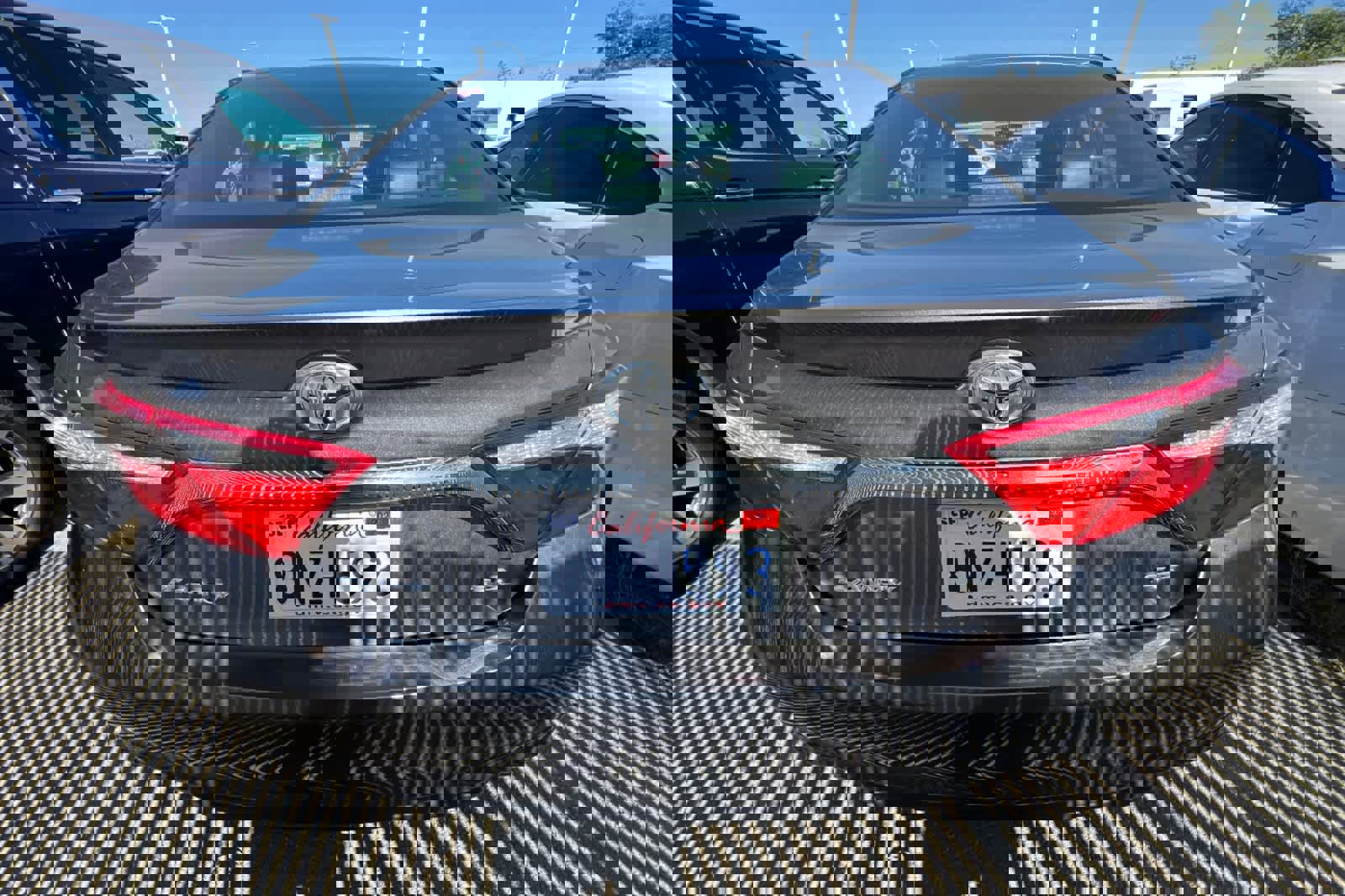 Used 2017 Toyota Camry SE image 5