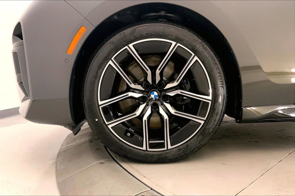 New 2026 BMW 740i xDrive w/ Executive Package image 9