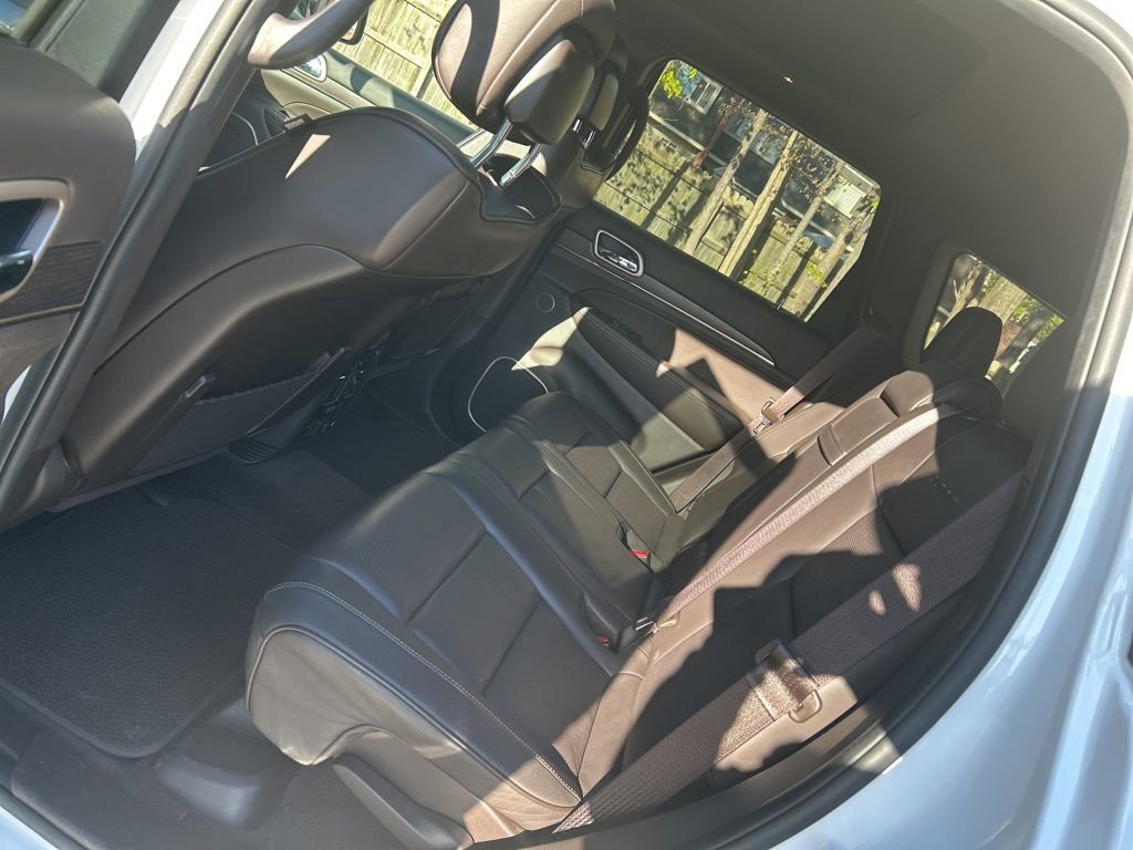 Used 2016 Jeep Grand Cherokee Summit w/ Platinum Series Group image 27