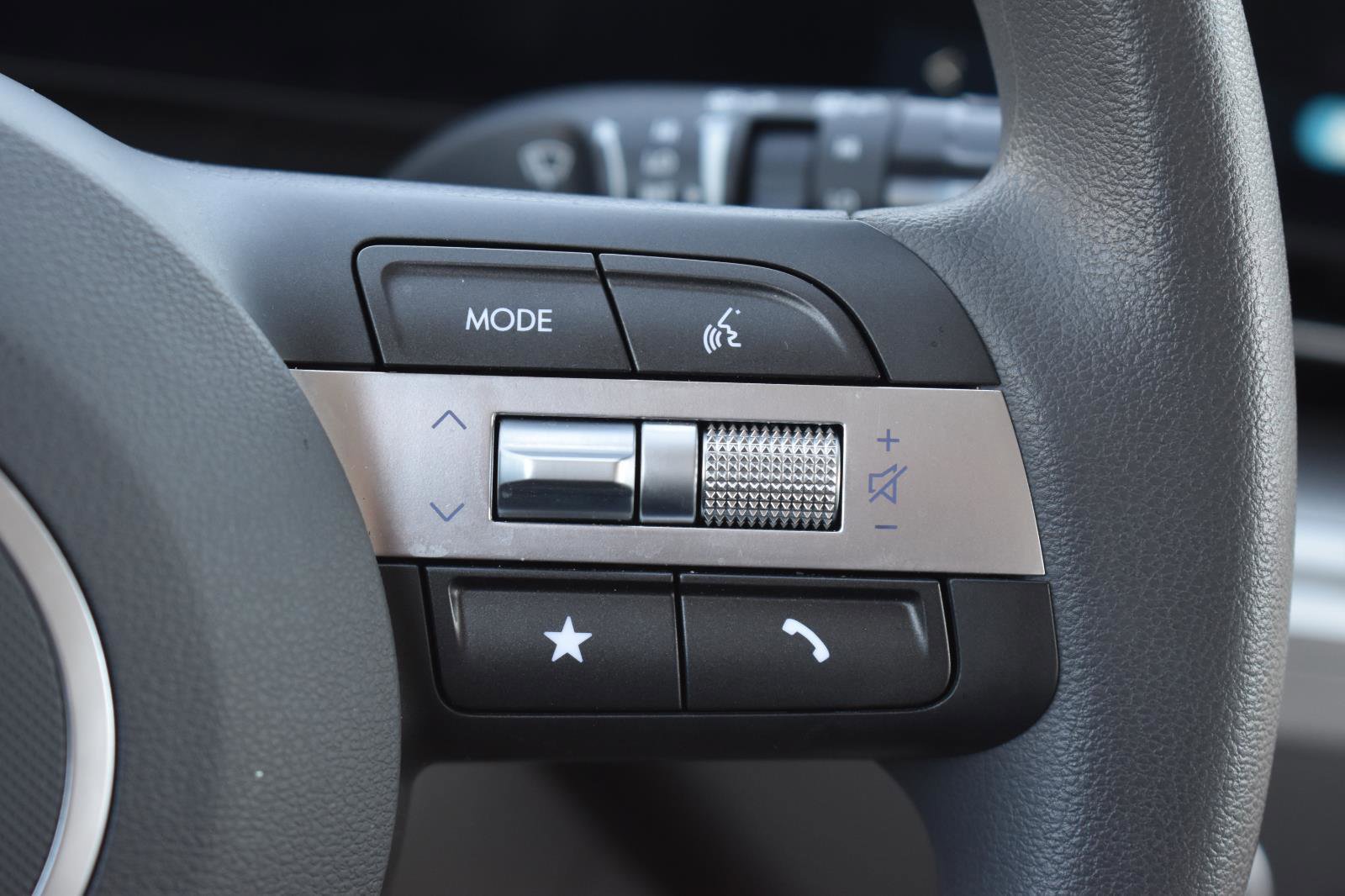 Used 2024 Hyundai Kona SE image 7