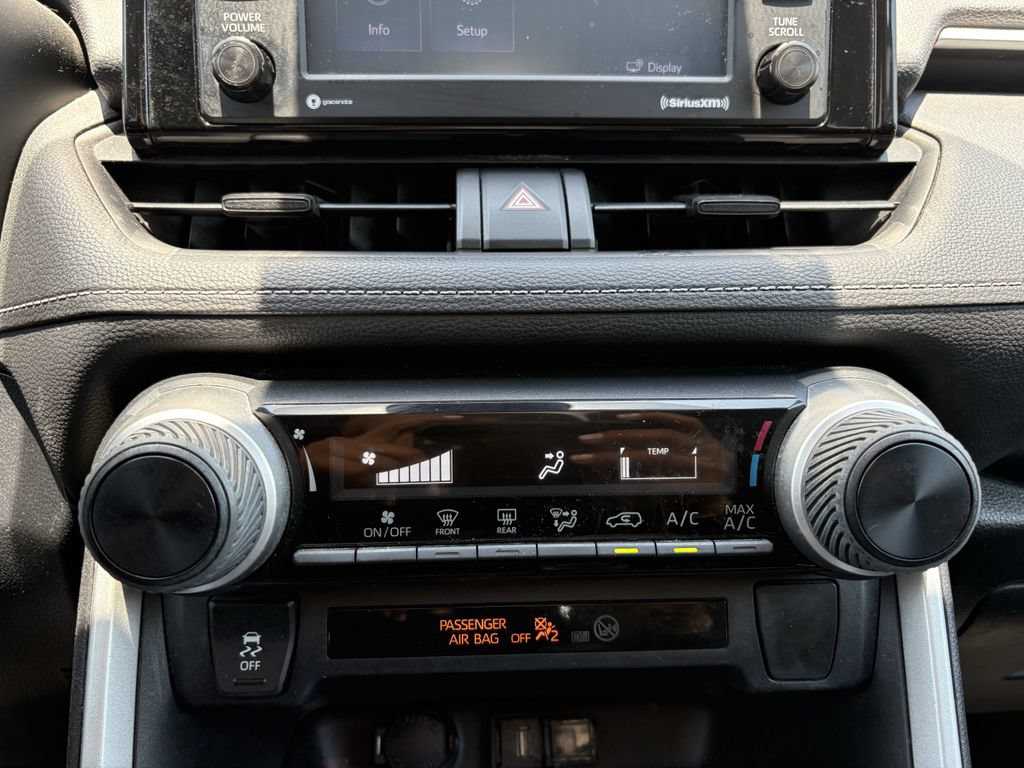 Used 2020 Toyota RAV4 LE FWD image 18