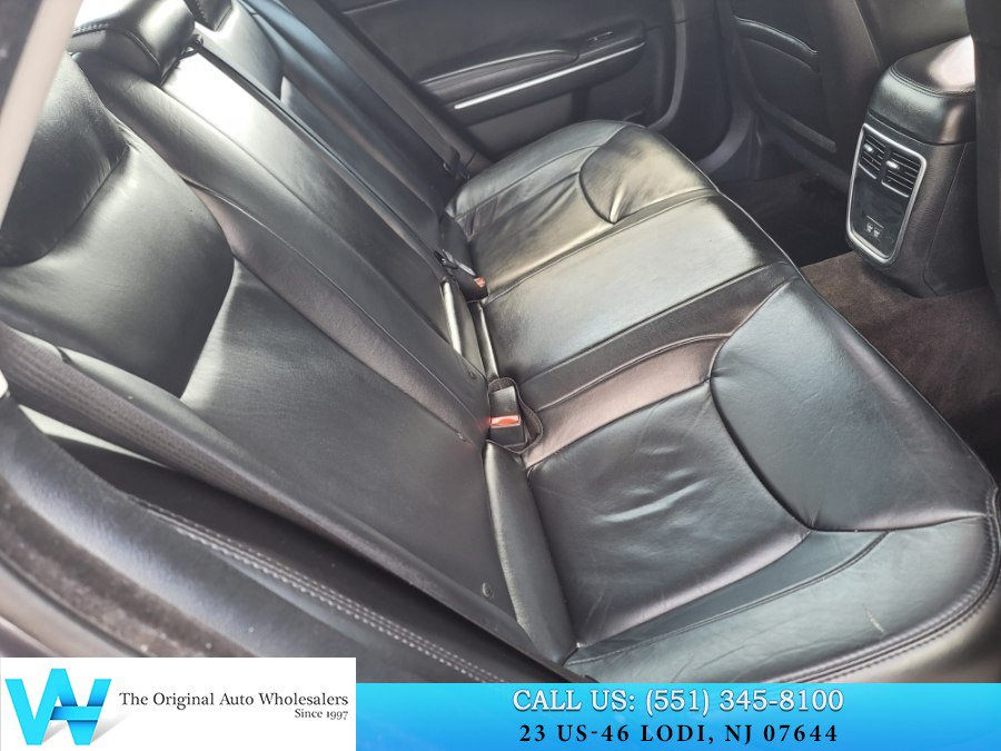 Used 2017 Chrysler 300 Limited RWD image 18