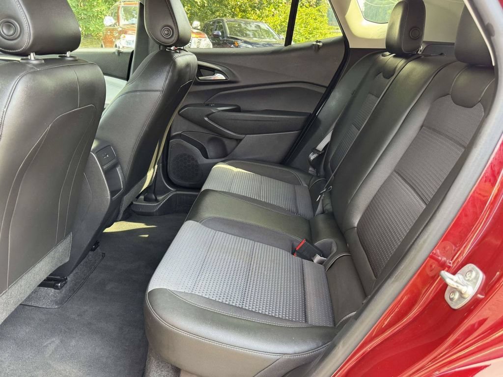 Used 2024 Chevrolet Trax LT FWD image 18
