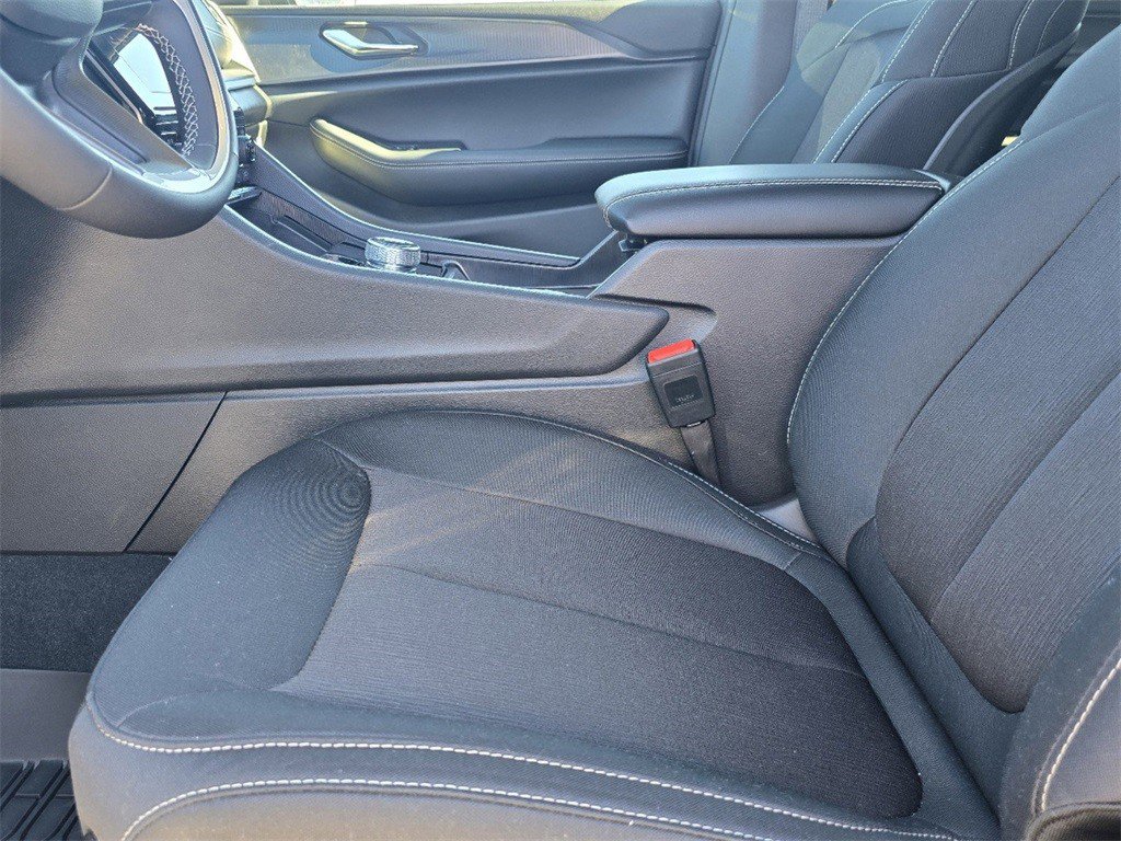 New 2025 Jeep Grand Cherokee L Laredo image 9