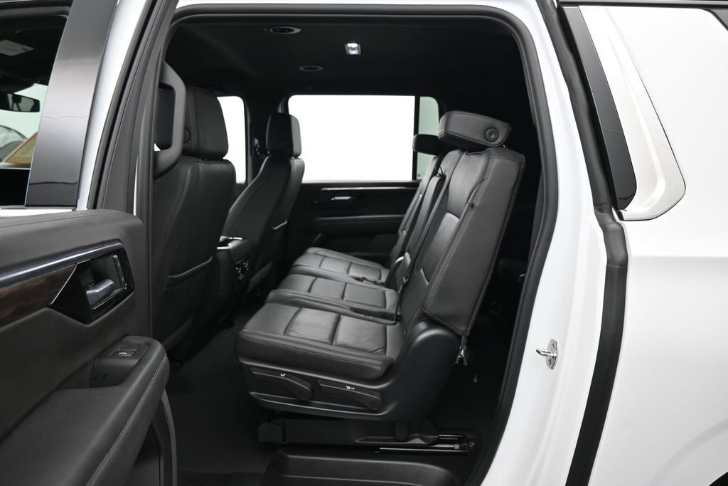 Used 2025 Chevrolet Suburban LT RWD image 35