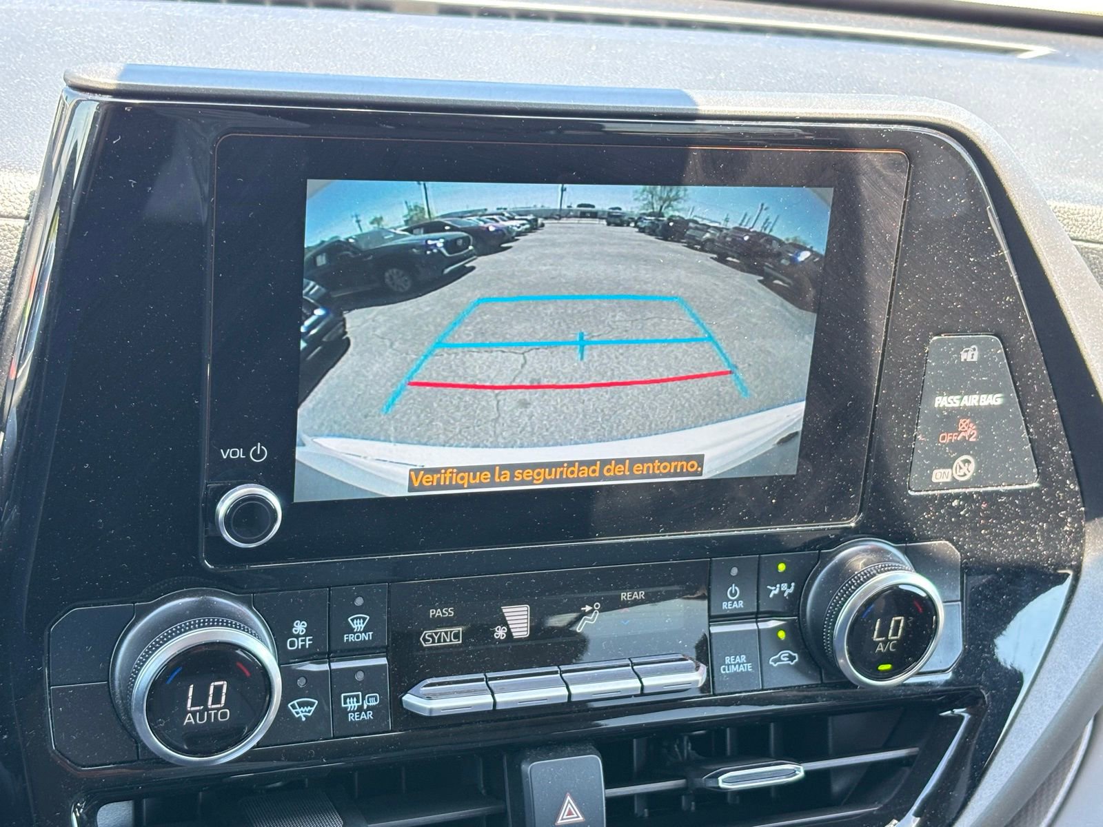 Used 2025 Toyota Highlander LE image 8