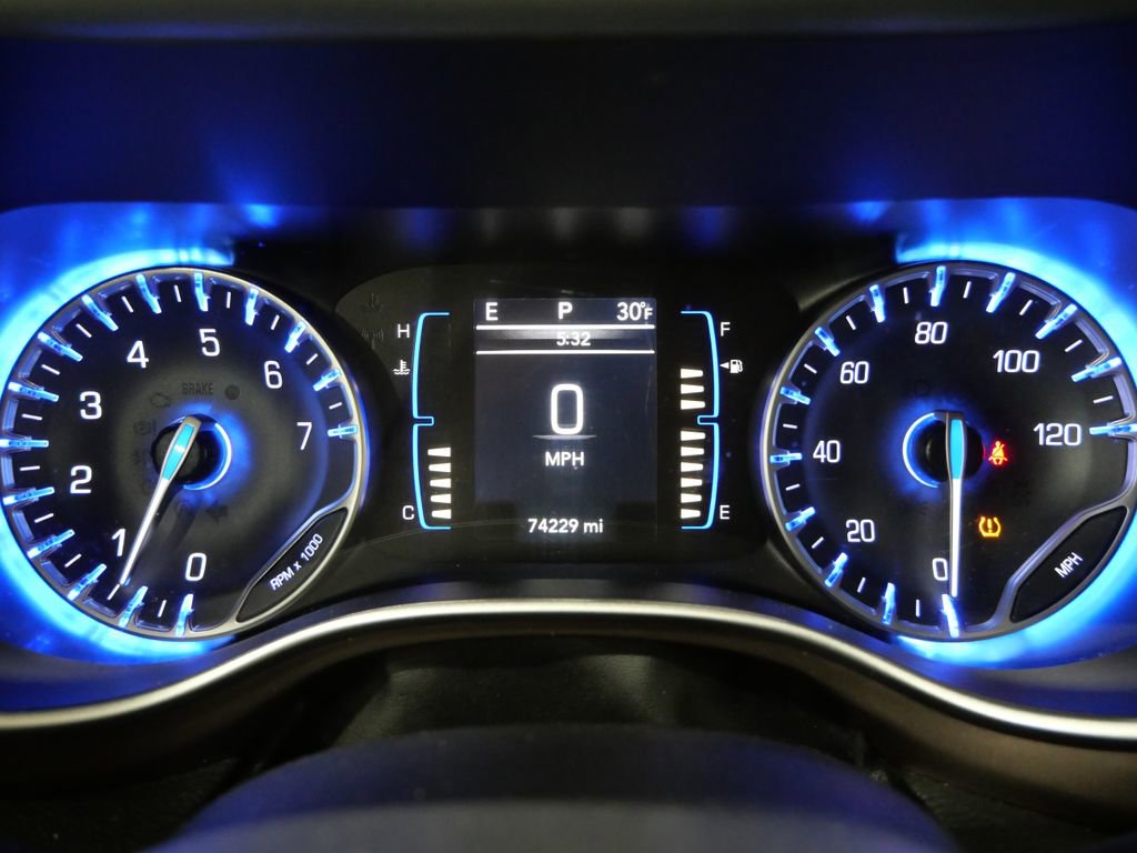 Used 2023 Chrysler Voyager LX image 15