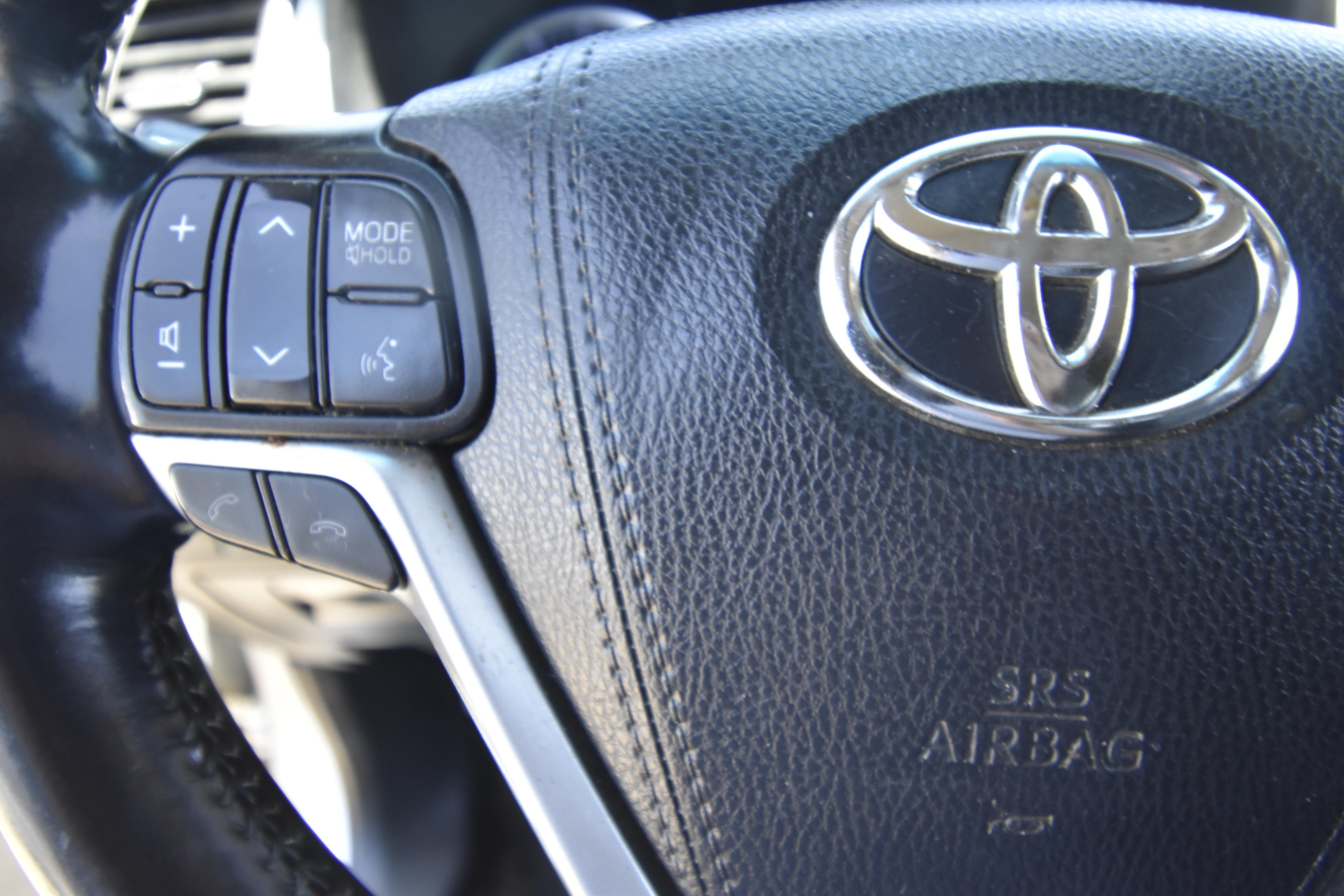 Used 2019 Toyota Highlander XLE FWD image 14