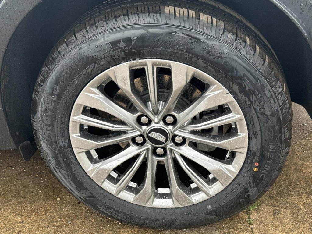Used 2024 Cadillac XT4 Premium Luxury image 4