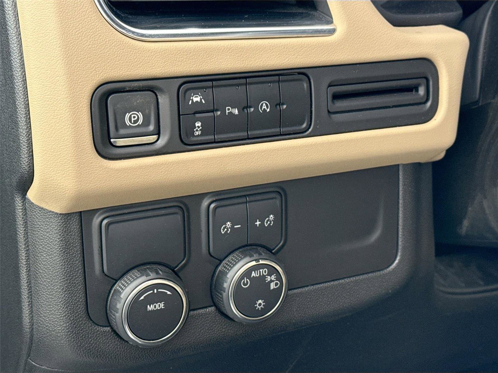 Used 2024 Chevrolet Suburban Premier RWD image 16