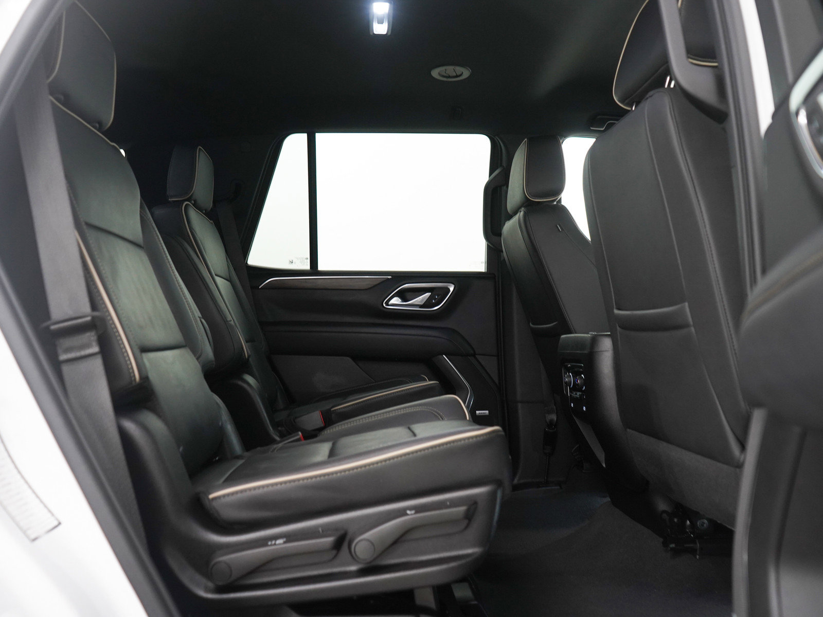 Used 2024 Chevrolet Tahoe Premier AWD/4WD image 13