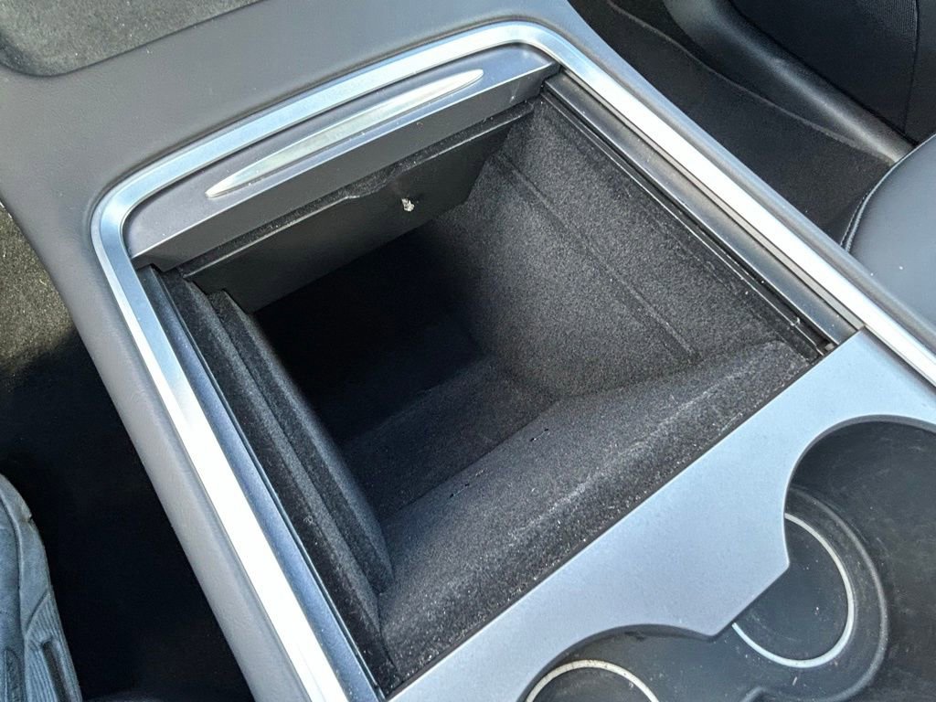 Used 2024 Tesla Model Y 2WD image 29