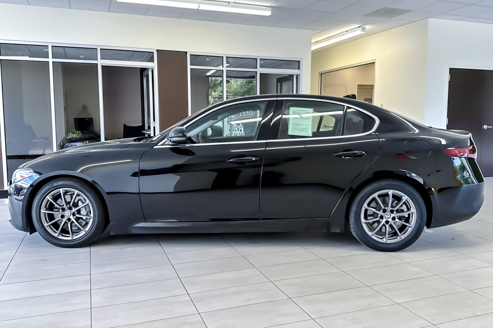Used 2020 Alfa Romeo Giulia RWD image 7
