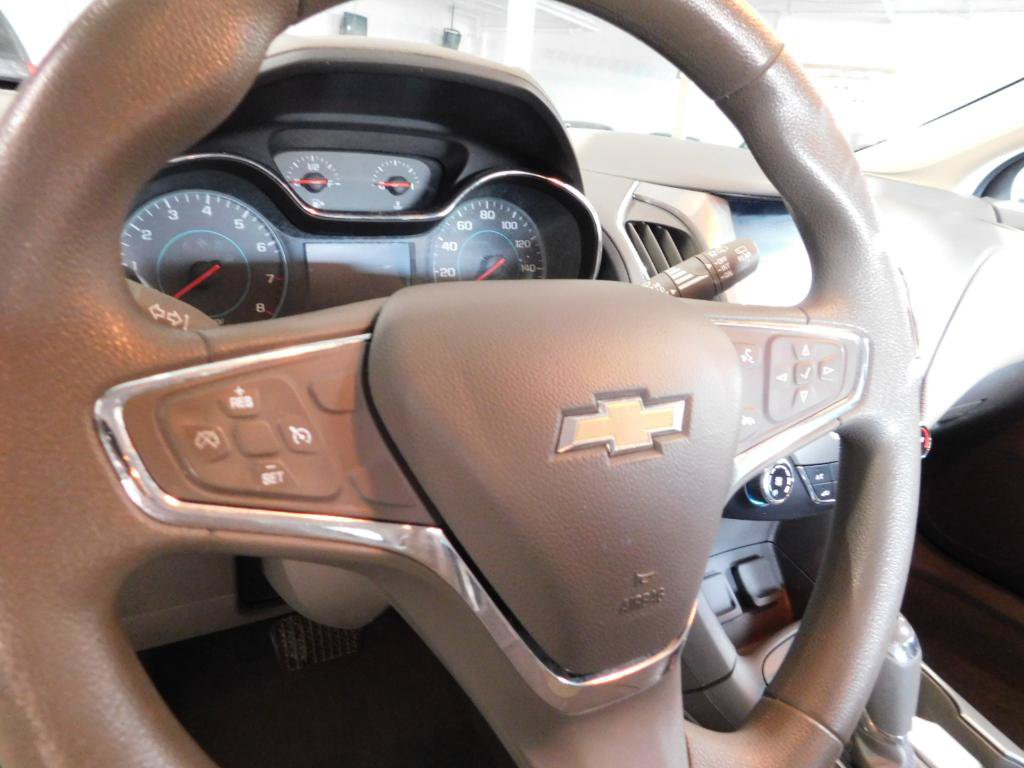 Used 2017 Chevrolet Cruze LT FWD image 10