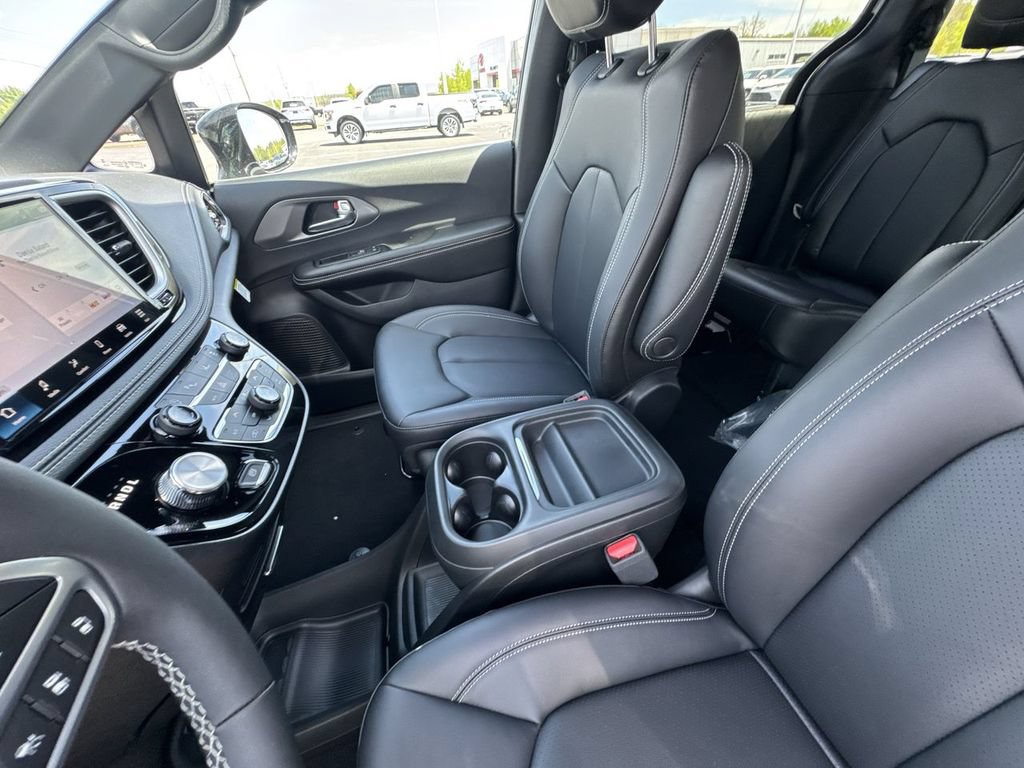 New 2027 Chrysler Pacifica Select AWD/4WD image 27