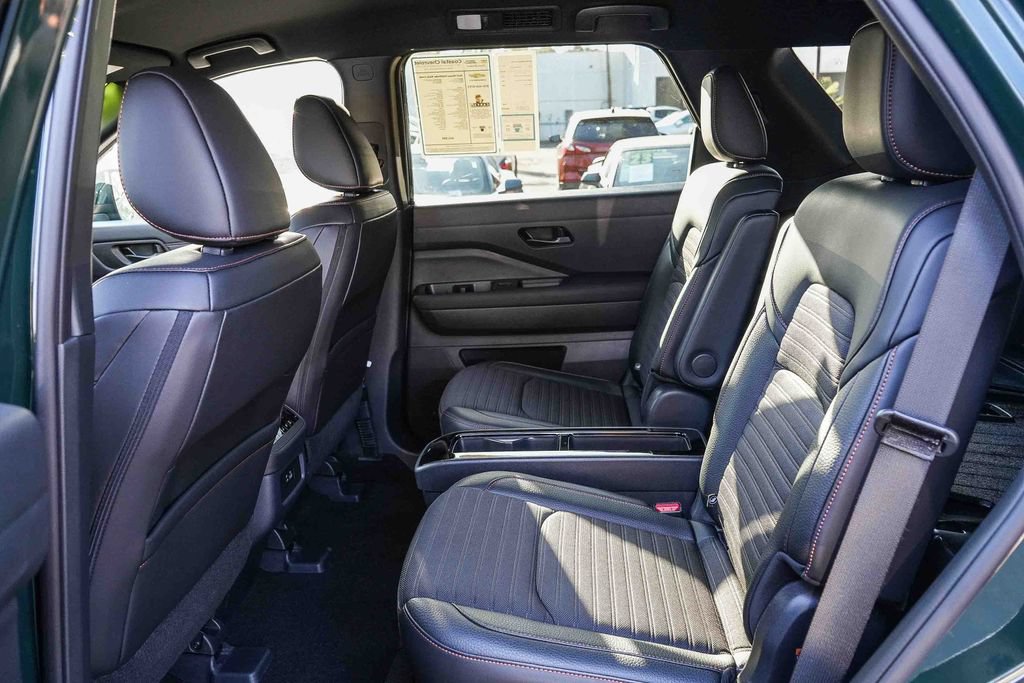 Used 2025 Nissan Pathfinder Rock Creek AWD/4WD image 19