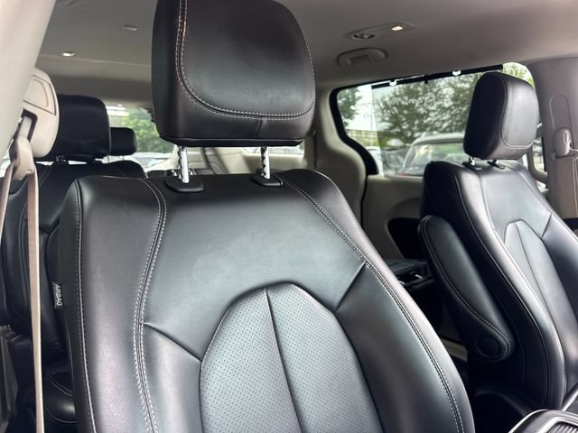 Used 2023 Chrysler Pacifica Touring-L FWD image 25