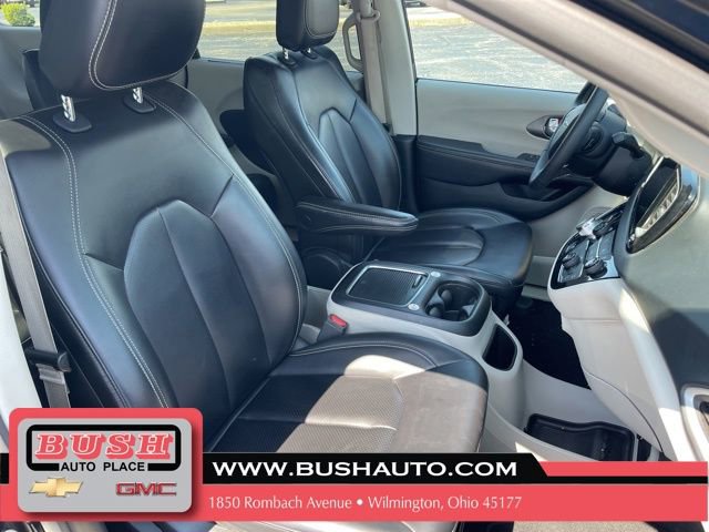 Used 2023 Chrysler Pacifica Touring-L FWD image 24