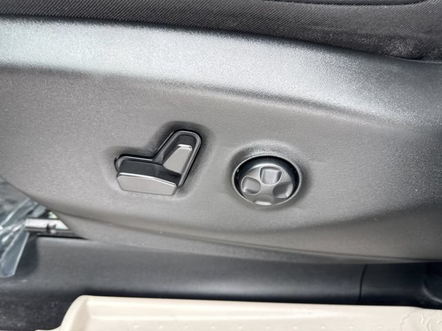 Used 2024 Chrysler Pacifica Touring-L FWD image 11