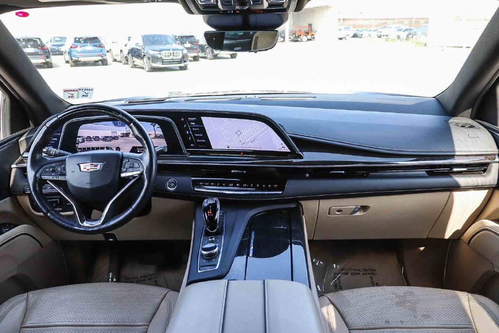 Used 2023 Cadillac Escalade Premium Luxury w/ Performance Package AWD/4WD image 15