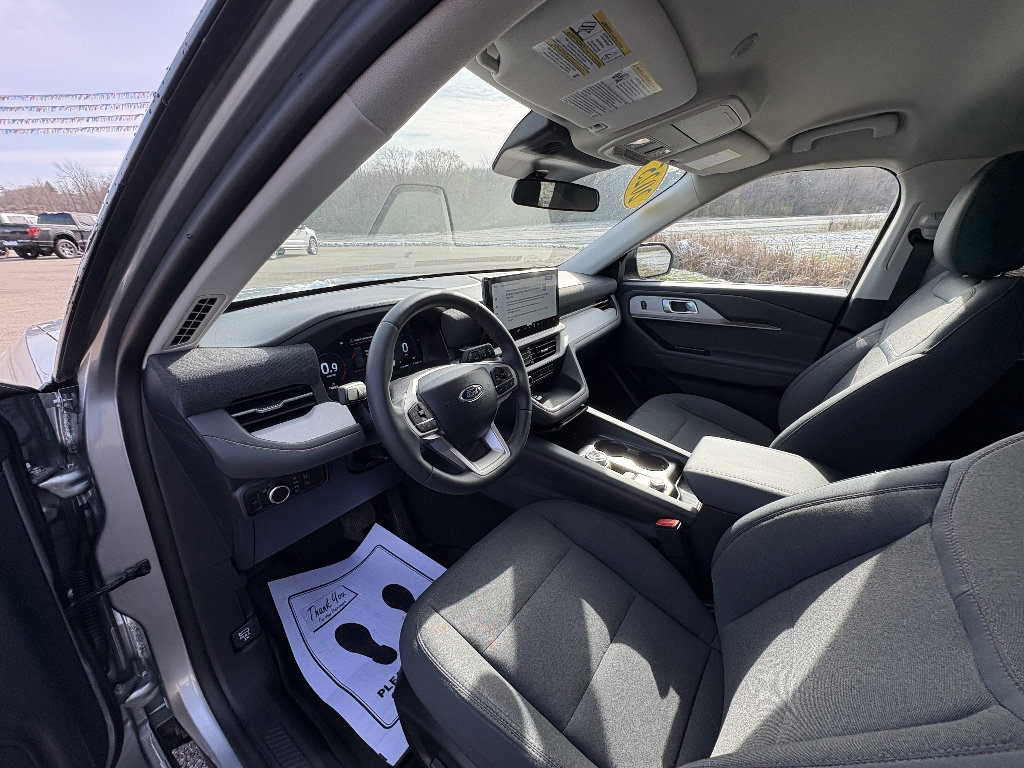 Used 2025 Ford Explorer Active image 31