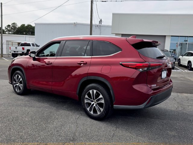 Used 2020 Toyota Highlander XLE FWD image 9