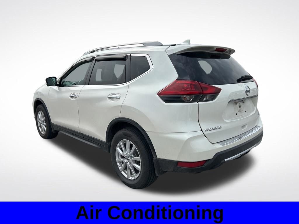 Used 2018 Nissan Rogue SV w/ Premium Package image 3
