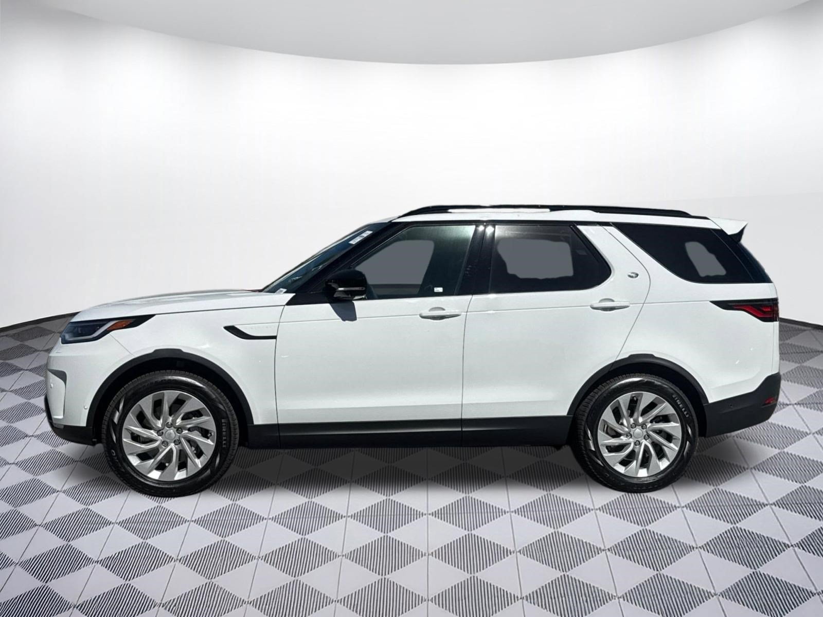 New 2026 Land Rover Discovery S AWD/4WD image 2