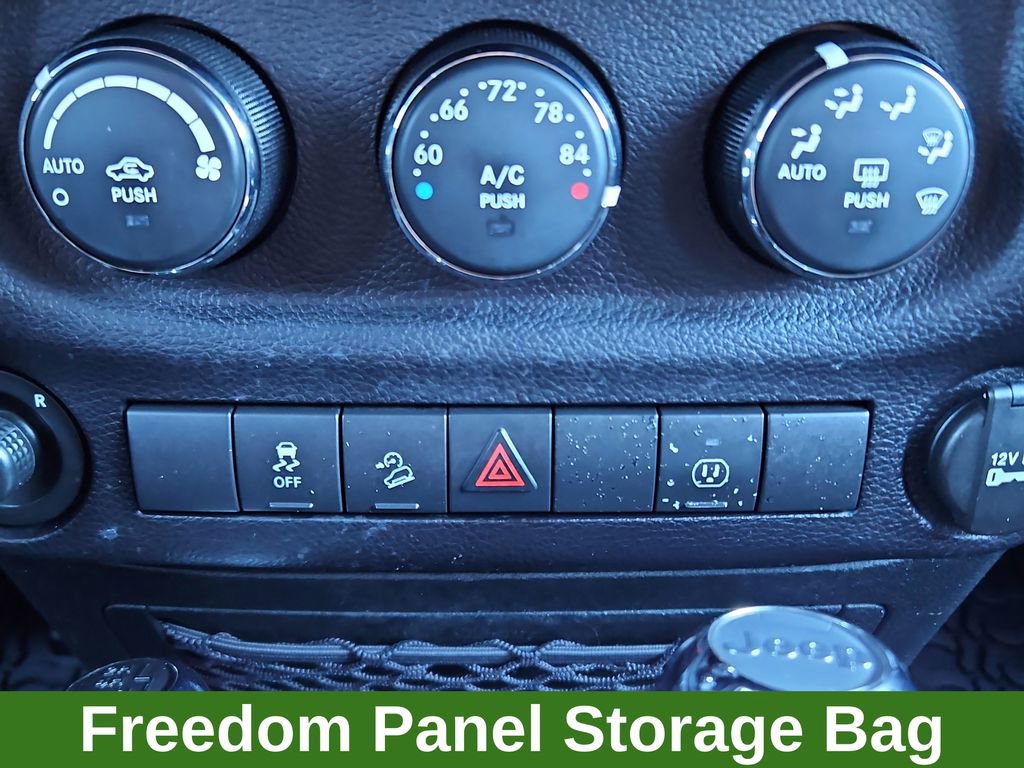 Used 2017 Jeep Wrangler Unlimited Rubicon w/ Connectivity Group image 17